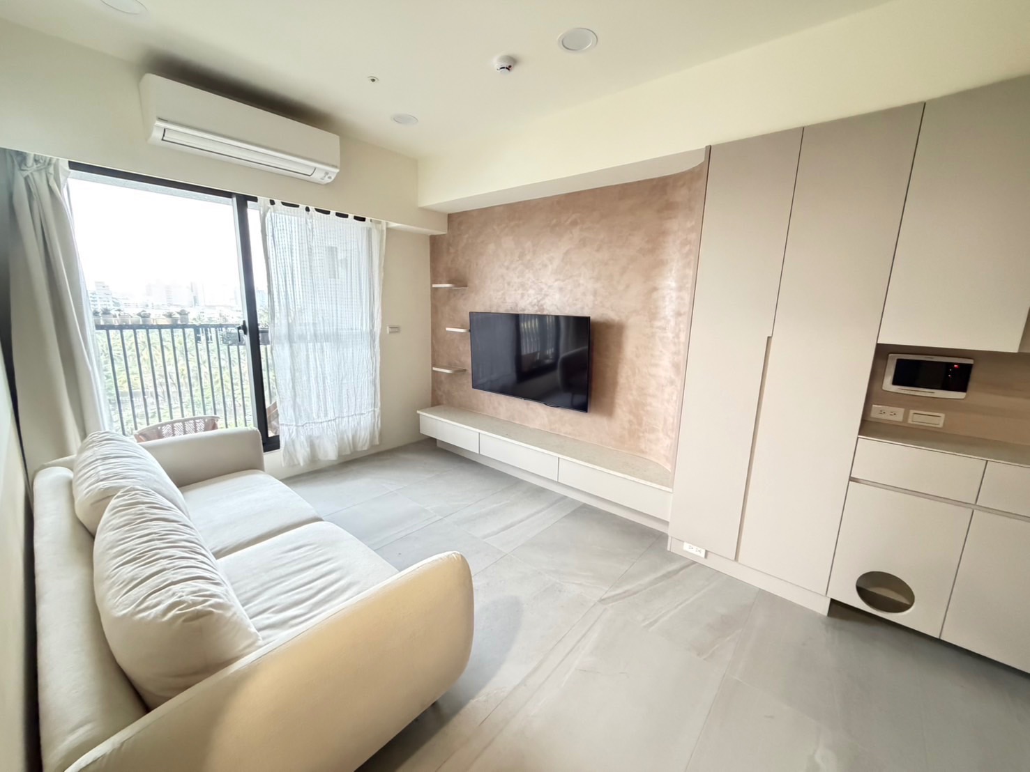 邊間三房 雙面採光 近南紡